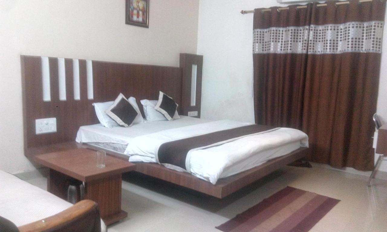 Hotel Priya Palace 兰契 外观 照片