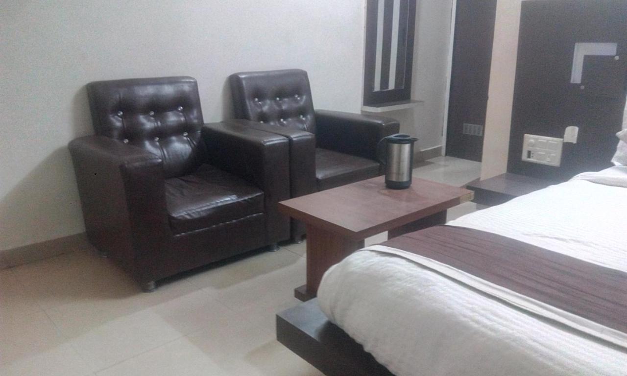 Hotel Priya Palace 兰契 外观 照片